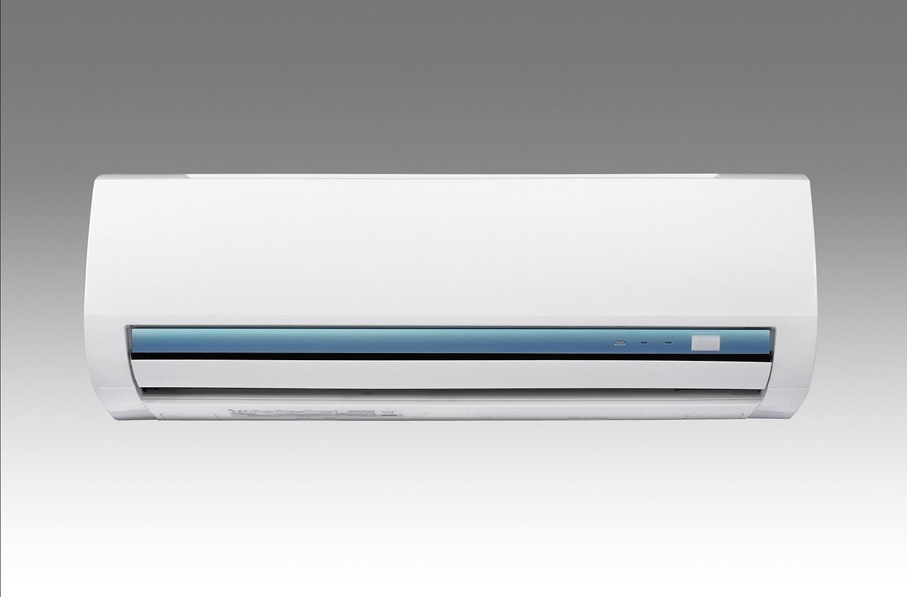 Wall-mounted split air conditioning unit
