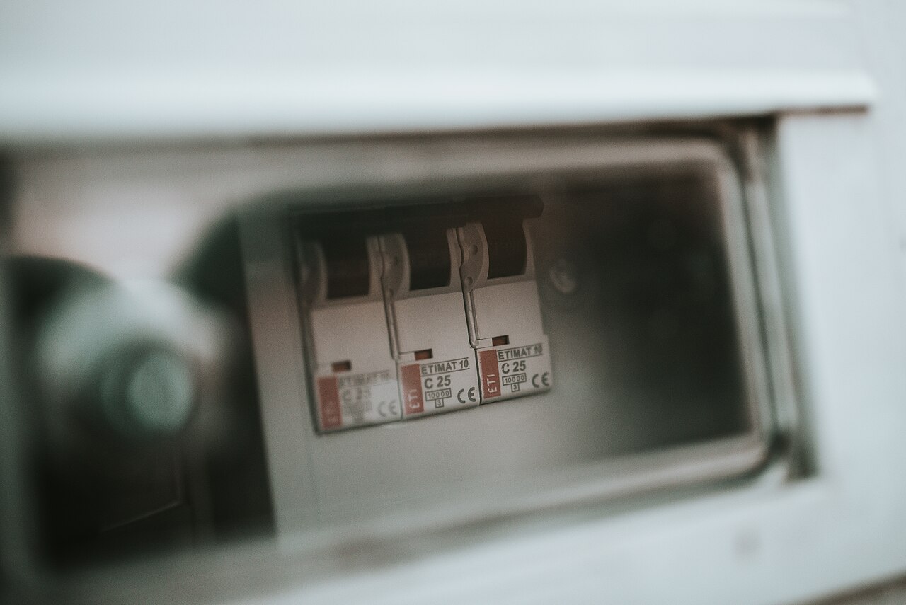 Tripped AC Breaker? Safe Reset Steps